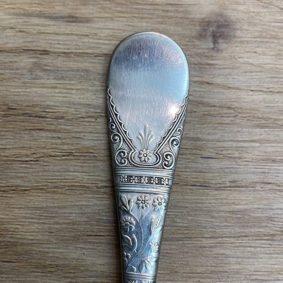 1847 Rogers Bros 1878 | Lorne | Silver Plate Twisted Master‎ Butter Knife - Picture 5 of 8